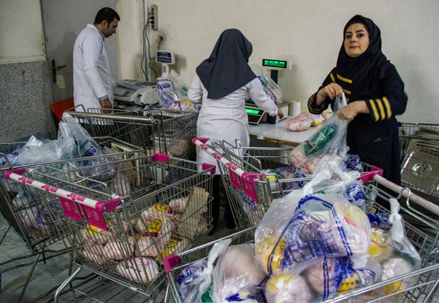 نخستین مرحله توزیع سبد غذایی خانوارهای کم بضاعت در استان آغاز شد